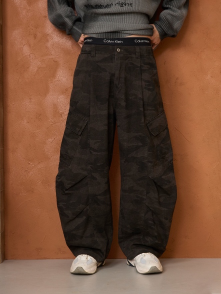 滿版迷彩寬鬆牛仔長褲