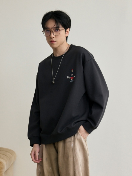 美式休閒男孩背圖大學T