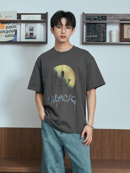 獨特半月笑臉印花短T