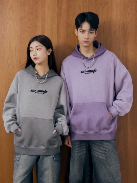 潮流英文排版項鍊水洗長帽T