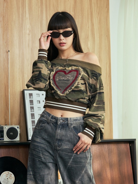 一字肩立體愛心短版上衣