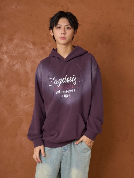 水洗翅膀貼布英文排版長帽T