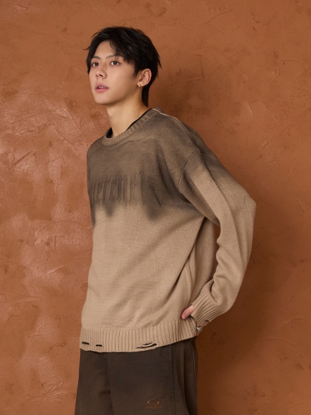 漸層破洞寬鬆長針織衫